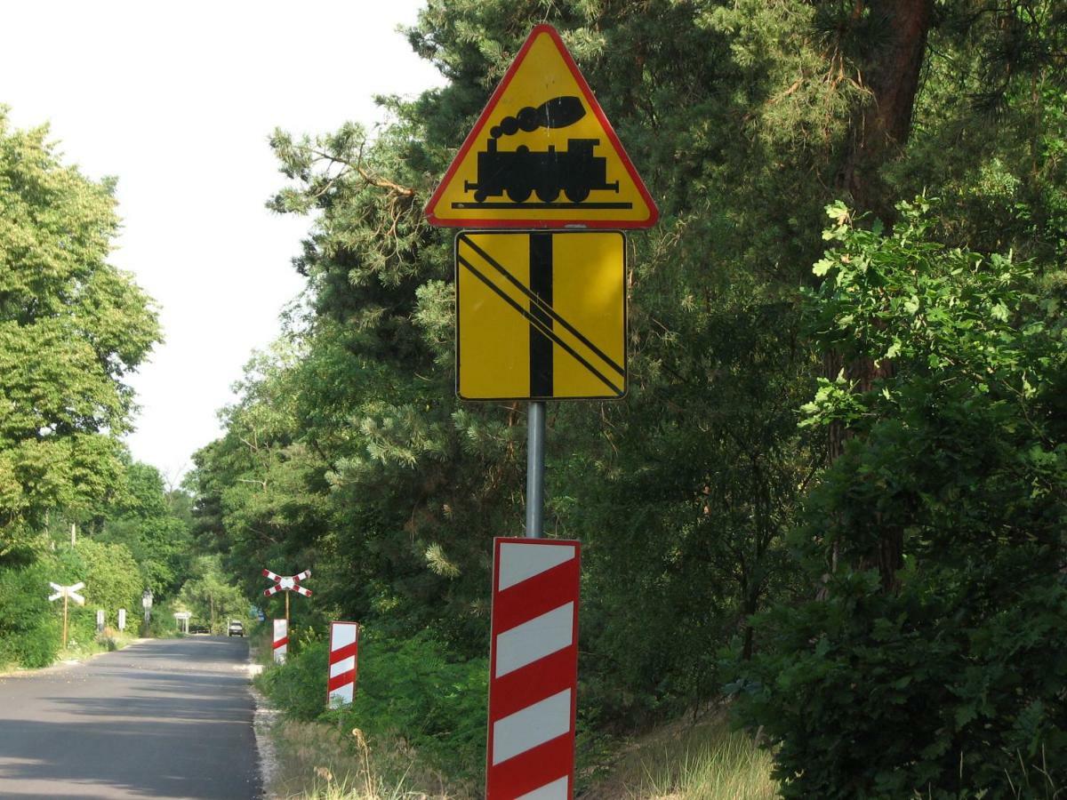 Strefa Kampinos Vila Brochów Exterior foto